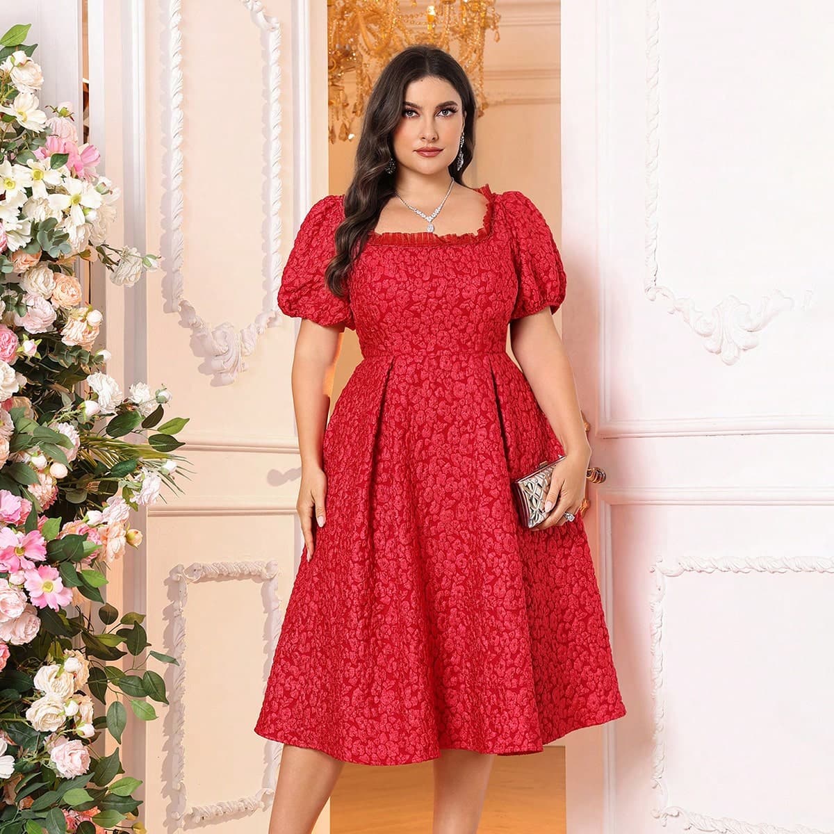 Robe grande taille en jacquard Ã encolure en V avec garniture de volants plissÃ©s et bords festonnÃ©s, parfaite pour les soirÃ©es cocktails