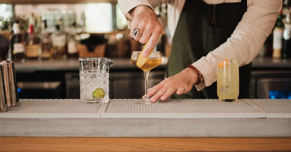 Guide pour Créer un Cocktail Signature : Astuces et Recettes