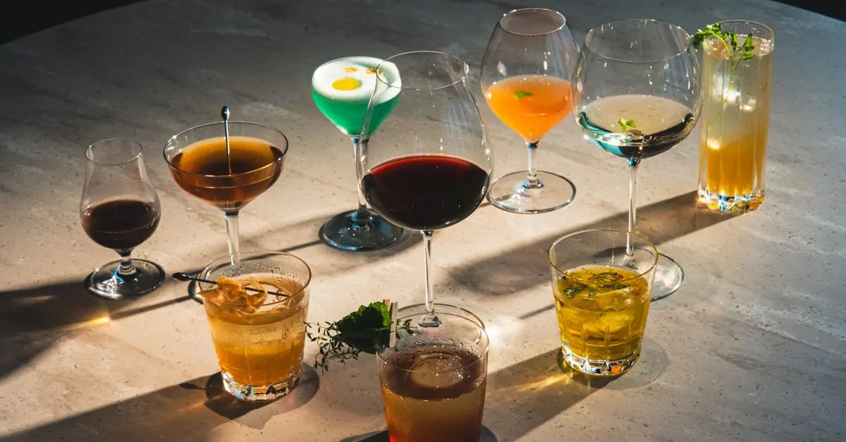 Les différences majeures entre cocktails classiques et modernes