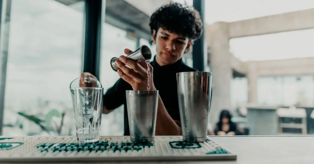 Les Meilleures Techniques de Mixologie pour des Cocktails Parfaits