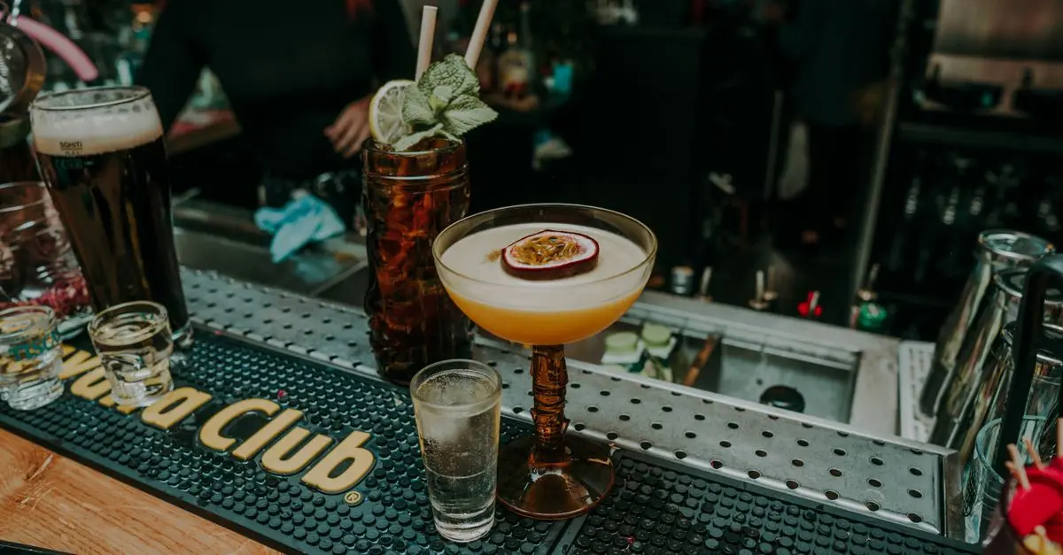 Les secrets d'un cocktail parfait : techniques et astuces