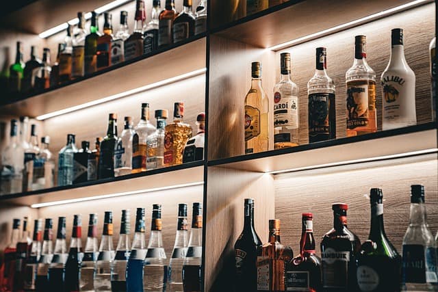 Guide Complet des Techniques de Mixologie pour Cocktails Réussis